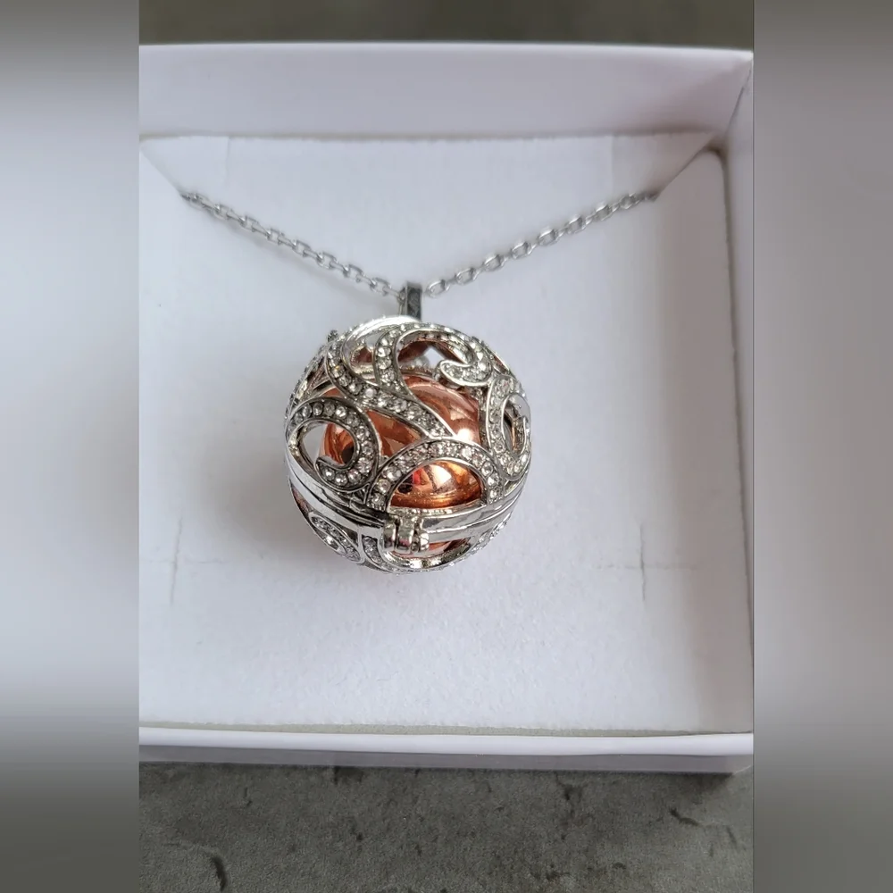A classic Italian pendant called "The Angel Caller" with necklace - Picture 2 of 2